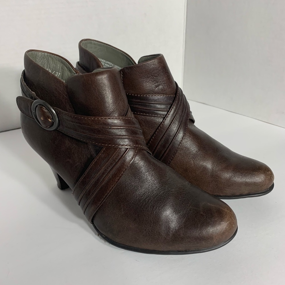 Born Brown Leather Boot